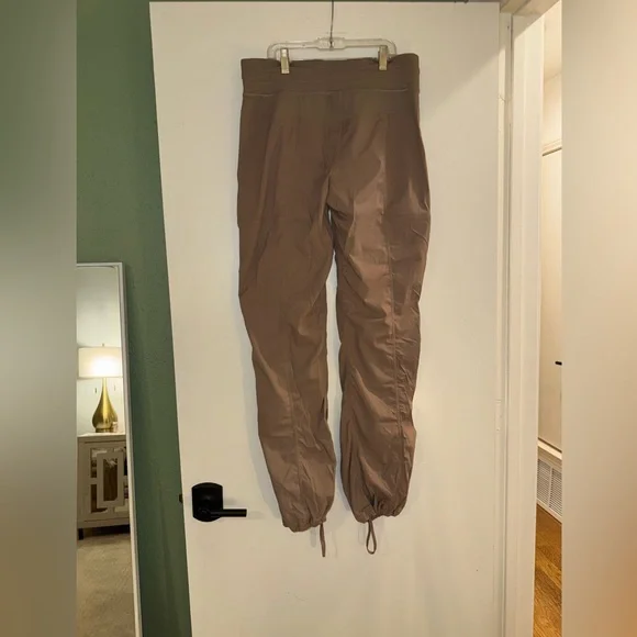 lululemon athletica Women’s Dance Pants [size 8] MINT condition - Picture 3 of 7